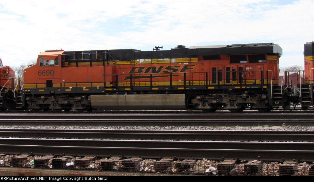 BNSF 6690